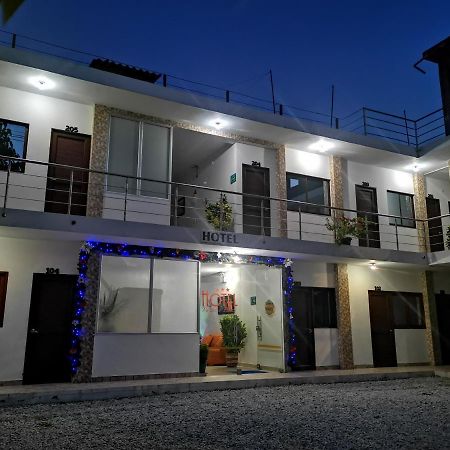 Hotel Paraiso Plaza Puerto Triunfo Bagian luar foto