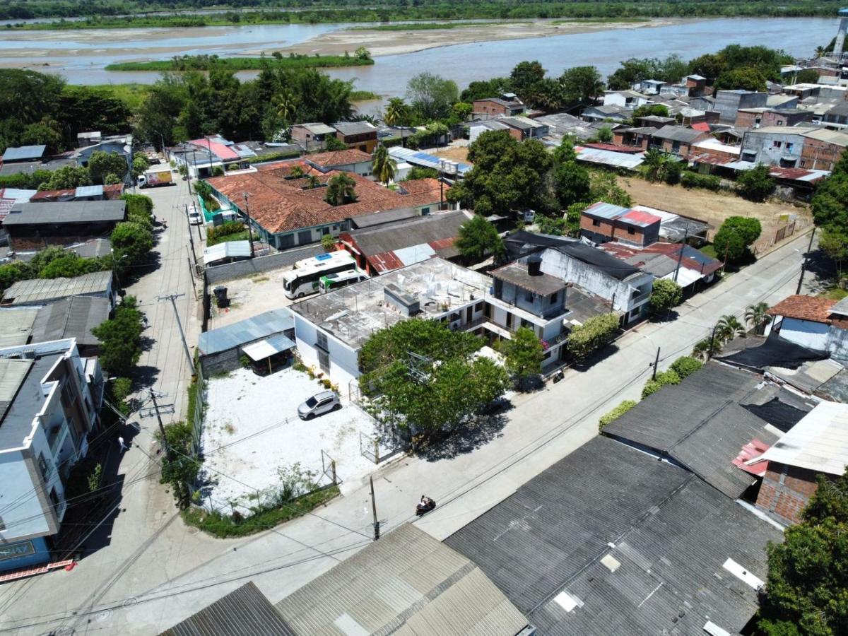 Hotel Paraiso Plaza Puerto Triunfo Bagian luar foto