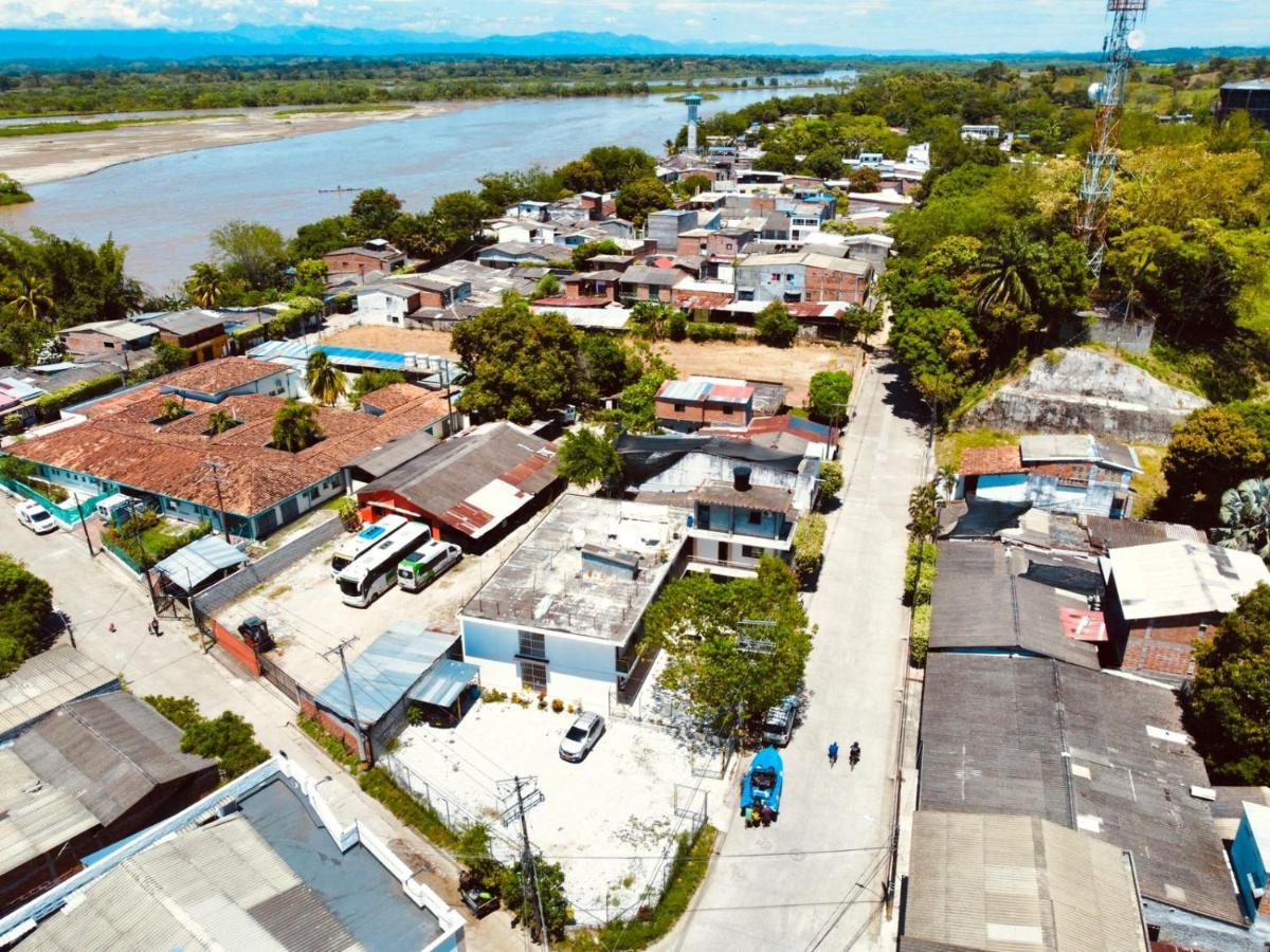 Hotel Paraiso Plaza Puerto Triunfo Bagian luar foto